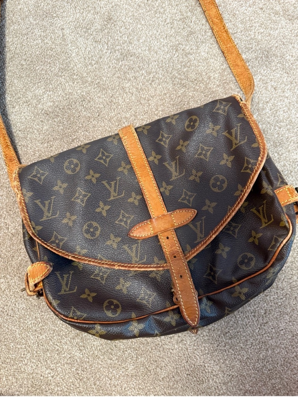 Louis Vuitton samur 30 messenger crossbody bag